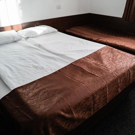 Casa Gorjeneasca Hotel Targu Jiu Ngoại thất bức ảnh