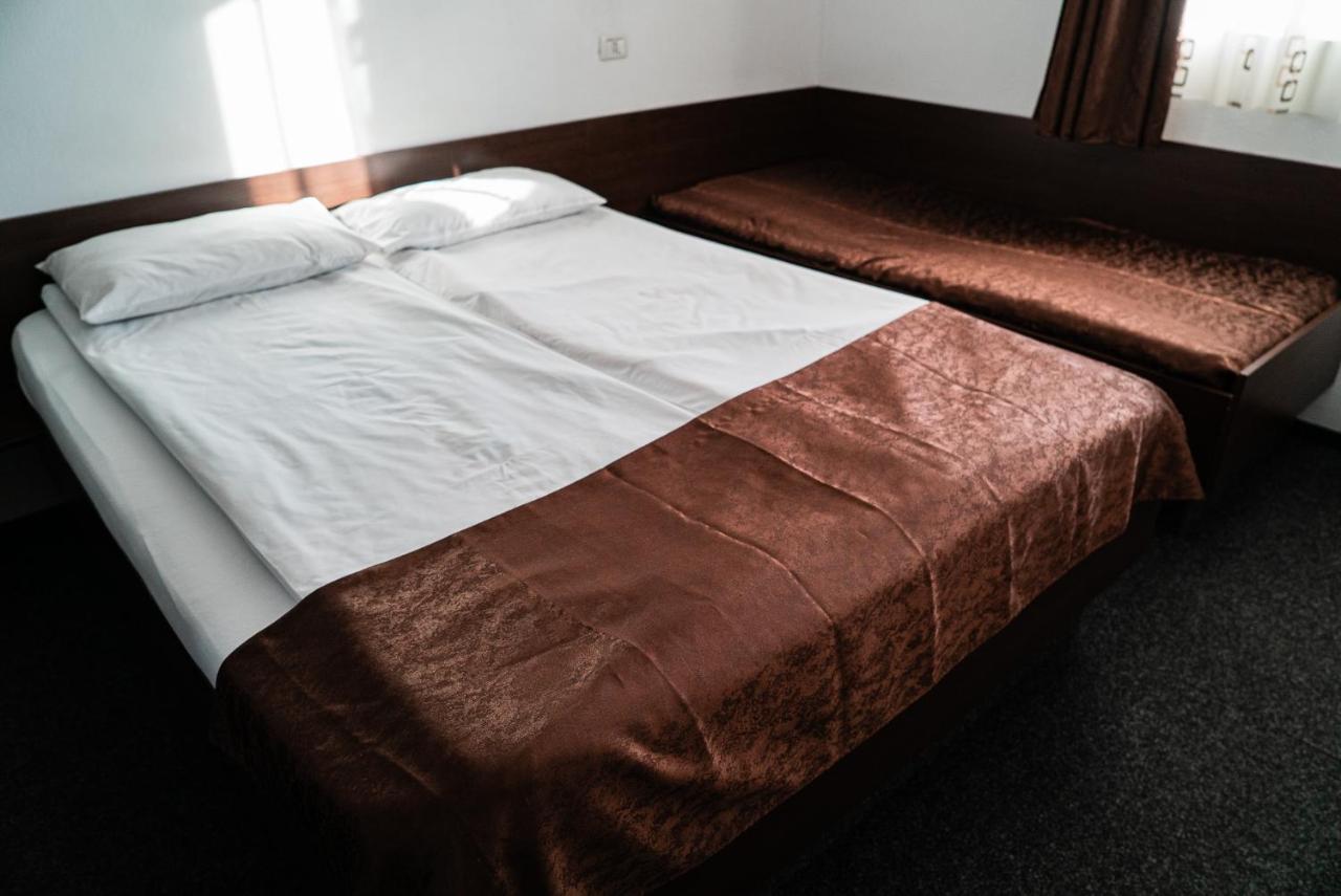 Casa Gorjeneasca Hotel Targu Jiu Ngoại thất bức ảnh