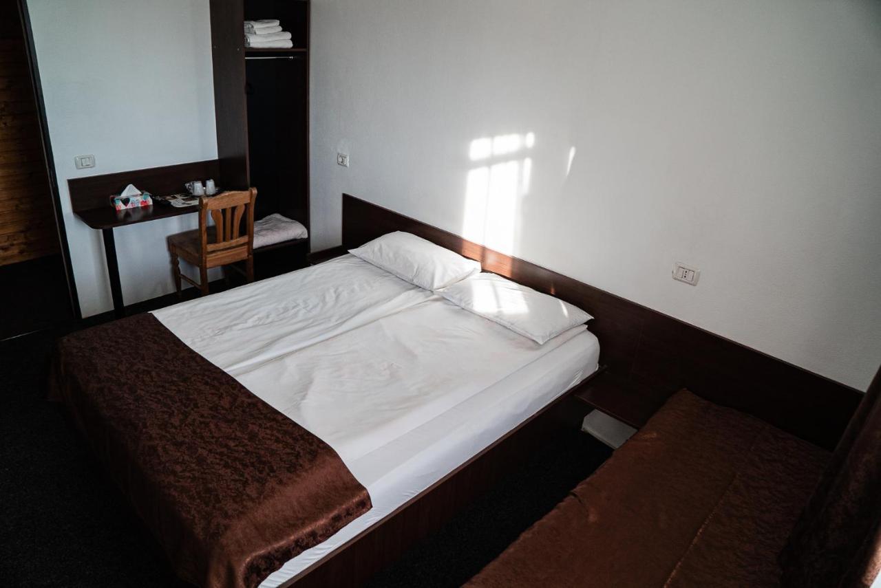 Casa Gorjeneasca Hotel Targu Jiu Ngoại thất bức ảnh