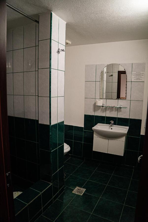 Casa Gorjeneasca Hotel Targu Jiu Ngoại thất bức ảnh